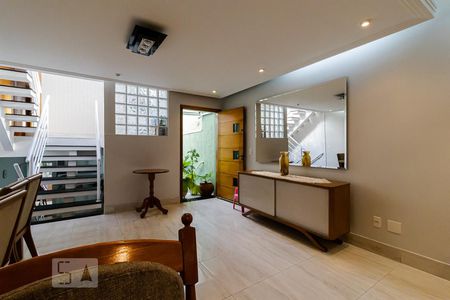 Casa à venda com 130m², 3 quartos e 2 vagas Casa à venda com 130m², 3 quartos e 2 vagasSala