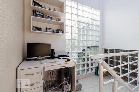 Casa à venda com 130m², 3 quartos e 2 vagas Casa à venda com 130m², 3 quartos e 2 vagasEscritório