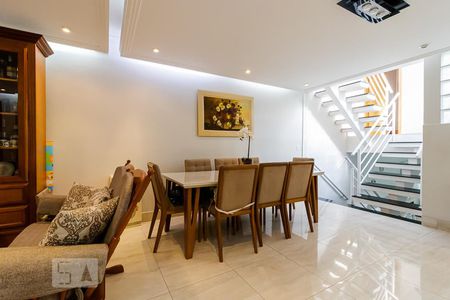 Casa à venda com 130m², 3 quartos e 2 vagas Casa à venda com 130m², 3 quartos e 2 vagasSala