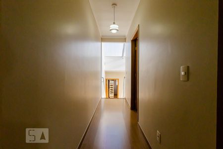 Casa à venda com 130m², 3 quartos e 2 vagas Casa à venda com 130m², 3 quartos e 2 vagasCorredor