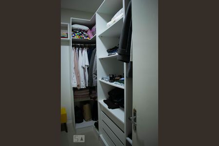 Casa de condomínio à venda com 213m², 4 quartos e 4 vagasQuarto Suíte