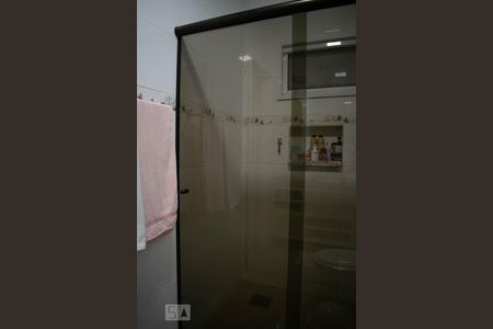 Casa de condomínio à venda com 213m², 4 quartos e 4 vagasBanheiro