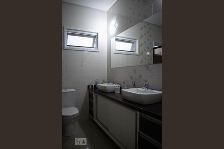 Casa de condomínio à venda com 213m², 4 quartos e 4 vagasBanheiro Suíte