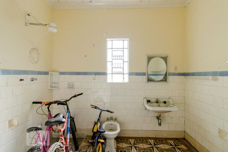 Casa à venda com 460m², 3 quartos e 2 vagas Casa à venda com 460m², 3 quartos e 2 vagasBanheiro Casa 2