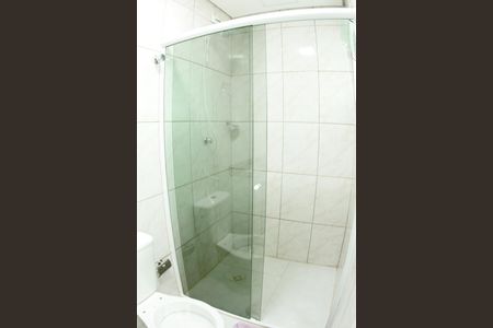 Banheiro de kitnet/studio para alugar com 1 quarto, 30m² em Parque Edu Chaves, São Paulo