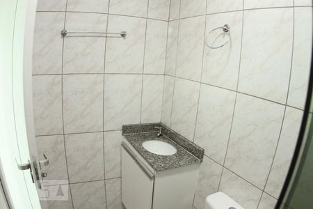 Banheiro de kitnet/studio para alugar com 1 quarto, 30m² em Parque Edu Chaves, São Paulo