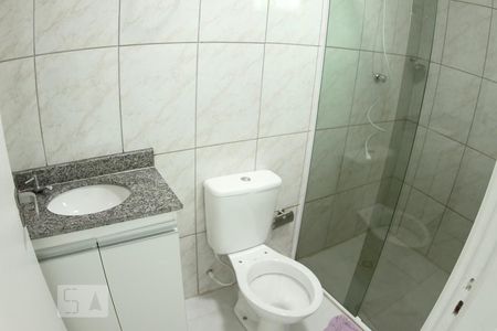 Banheiro de kitnet/studio para alugar com 1 quarto, 30m² em Parque Edu Chaves, São Paulo
