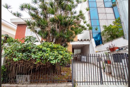 Casa à venda com 196m², 4 quartos e 2 vagasFachada