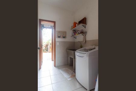 Casa de condomínio à venda com 252m², 4 quartos e 2 vagas Casa de condomínio à venda com 252m², 4 quartos e 2 vagasÁrea de Serviço