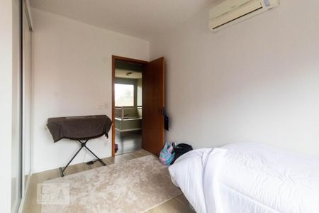 Casa de condomínio à venda com 252m², 4 quartos e 2 vagas Casa de condomínio à venda com 252m², 4 quartos e 2 vagasQuarto 2