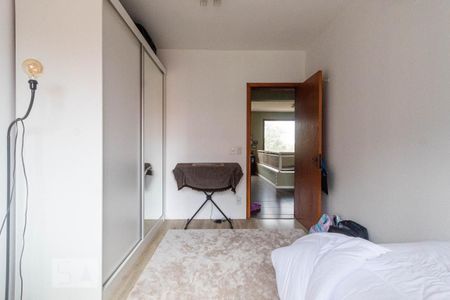 Casa de condomínio à venda com 252m², 4 quartos e 2 vagas Casa de condomínio à venda com 252m², 4 quartos e 2 vagasQuarto 2