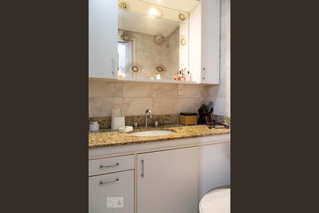 Apartamento à venda com 115m², 2 quartos e 1 vaga Apartamento à venda com 115m², 2 quartos e 1 vagaBanheiro social 1