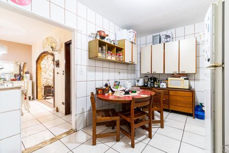 Casa à venda com 250m², 5 quartos e 3 vagas Casa à venda com 250m², 5 quartos e 3 vagasCozinha