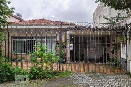 Casa à venda com 250m², 5 quartos e 3 vagas Casa à venda com 250m², 5 quartos e 3 vagasFachada