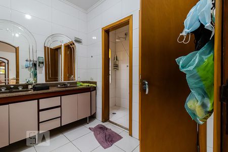 Casa à venda com 450m², 6 quartos e 4 vagas Casa à venda com 450m², 6 quartos e 4 vagasBanheiro da Suíte 1 andar superior
