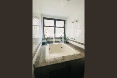 Apartamento à venda com 284m², 4 quartos e 4 vagasBanheiro da Suíte 2