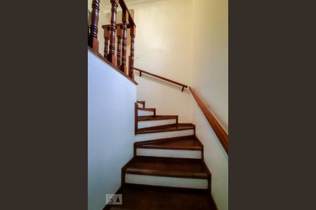 Casa à venda com 212m², 3 quartos e 2 vagasEscada