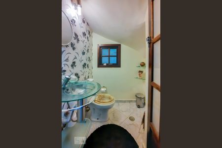 Casa à venda com 212m², 3 quartos e 2 vagasLavabo