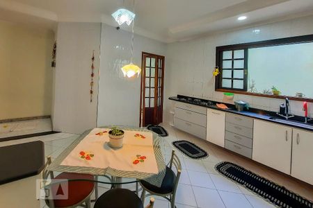 Casa à venda com 212m², 3 quartos e 2 vagasCozinha