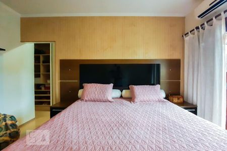 Casa à venda com 212m², 3 quartos e 2 vagasSuíte