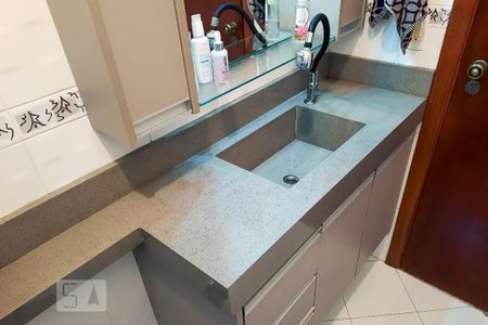 Casa à venda com 212m², 3 quartos e 2 vagasBanheiro da Suíte