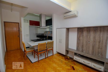 Sala de apartamento para alugar com 1 quarto, 36m² em Santa Teresa, Rio de Janeiro