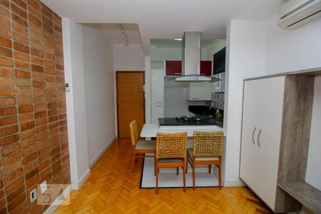 Sala de apartamento para alugar com 1 quarto, 36m² em Santa Teresa, Rio de Janeiro