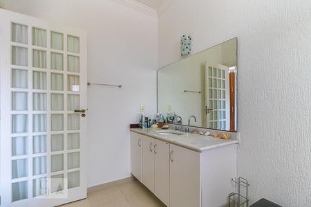 Casa de condomínio à venda com 300m², 4 quartos e 3 vagasBanheiro da suíte 1