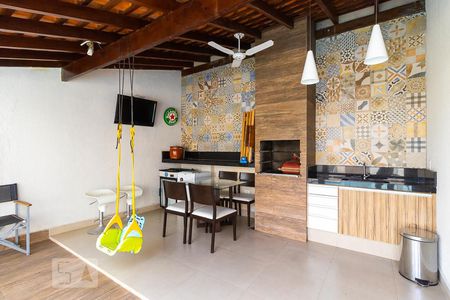 Casa de condomínio à venda com 300m², 4 quartos e 3 vagasQuintal - Churrasqueira