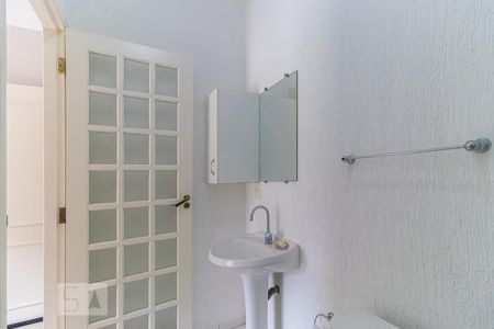 Casa de condomínio à venda com 300m², 4 quartos e 3 vagasBanheiro da suíte 3