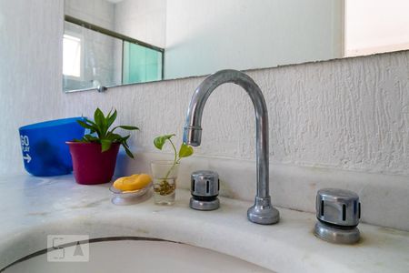 Casa de condomínio à venda com 300m², 4 quartos e 3 vagasBanheiro da suíte 2