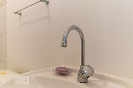 Casa de condomínio à venda com 300m², 4 quartos e 3 vagasBanheiro da suíte 4