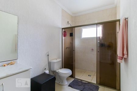 Casa de condomínio à venda com 300m², 4 quartos e 3 vagasBanheiro da suíte 1