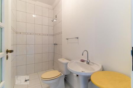 Casa de condomínio à venda com 300m², 4 quartos e 3 vagasBanheiro da suíte 4