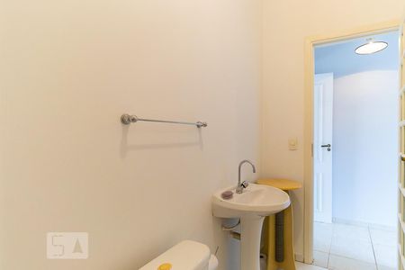 Casa de condomínio à venda com 300m², 4 quartos e 3 vagasBanheiro da suíte 4