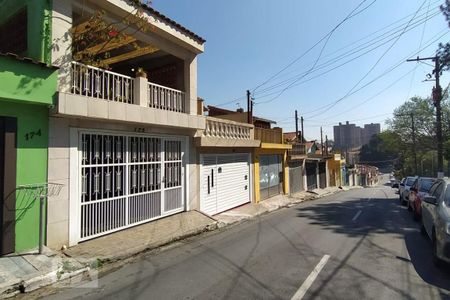 Casa à venda com 180m², 1 quarto e 1 vaga Casa à venda com 180m², 1 quarto e 1 vagaFachada