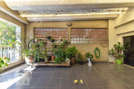 Casa à venda com 180m², 1 quarto e 1 vaga Casa à venda com 180m², 1 quarto e 1 vagaVaranda