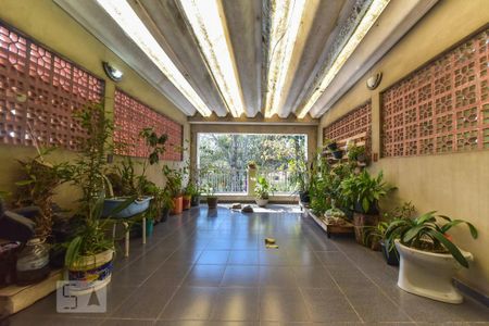 Casa à venda com 180m², 1 quarto e 1 vaga Casa à venda com 180m², 1 quarto e 1 vagaVaranda