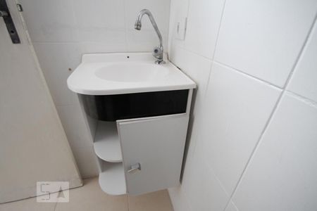 Banheiro de casa para alugar com 1 quarto, 24m² em Vila Conde do Pinhal, São Paulo