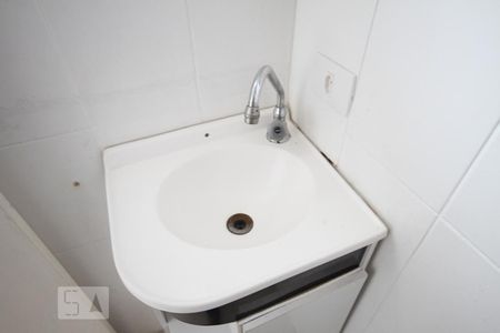 Banheiro de casa para alugar com 1 quarto, 24m² em Vila Conde do Pinhal, São Paulo