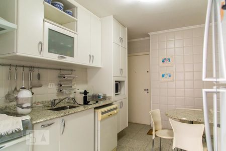 Apartamento à venda com 111m², 4 quartos e 2 vagasCozinha