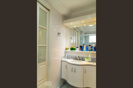 Apartamento à venda com 111m², 4 quartos e 2 vagasBanheiro da suíte 2