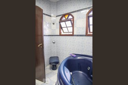 Casa à venda com 280m², 3 quartos e 4 vagasBanheiro da suíte master