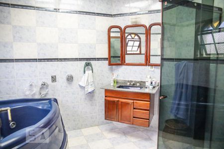 Casa à venda com 280m², 3 quartos e 4 vagasBanheiro da suíte master