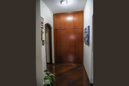 Casa à venda com 280m², 3 quartos e 4 vagasCorredor