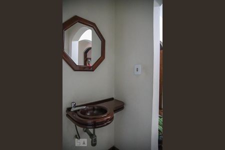 Casa à venda com 280m², 3 quartos e 4 vagasBanheiro Corredor