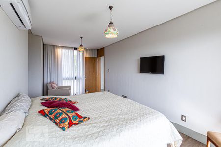 Casa de condomínio à venda com 500m², 4 quartos e 6 vagas Casa de condomínio à venda com 500m², 4 quartos e 6 vagasQuarto 1