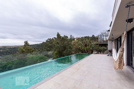 Casa de condomínio à venda com 500m², 4 quartos e 6 vagas Casa de condomínio à venda com 500m², 4 quartos e 6 vagasvaranda