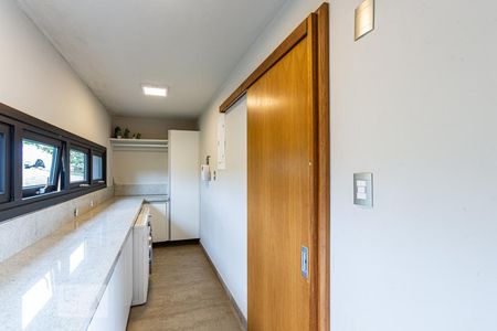 Casa de condomínio à venda com 500m², 4 quartos e 6 vagas Casa de condomínio à venda com 500m², 4 quartos e 6 vagasLavanderia