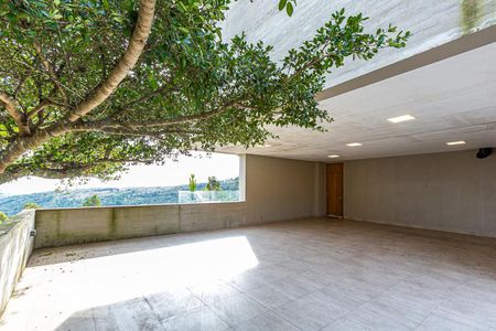 Casa de condomínio à venda com 500m², 4 quartos e 6 vagas Casa de condomínio à venda com 500m², 4 quartos e 6 vagasGaragem